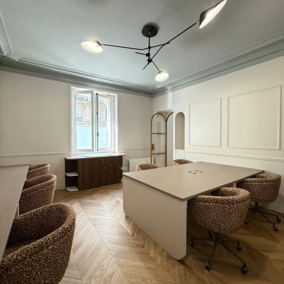 Bureau privé 23 m² 8 postes Location bureau Rue de Turin Paris 75008 - photo 1