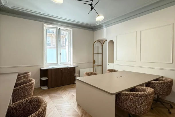 Bureau privé - 75008 - 8 postes - 3200€