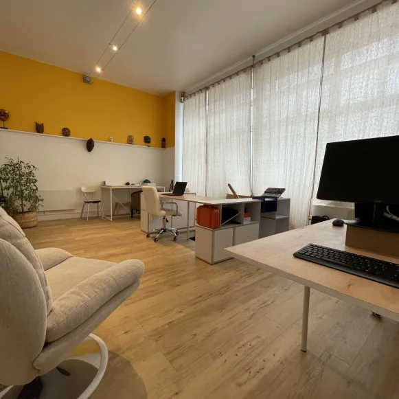 Bureau privé 52 m² 8 postes Location bureau Rue du Buisson Saint-Louis Paris 75010 - photo 3