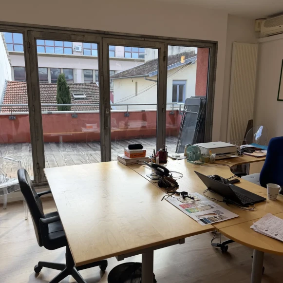Bureau privé 30 m² 2 postes Location bureau Rue Saint-Pierre de Vaise Lyon 69009 - photo 4