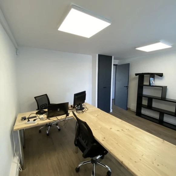 Bureau privé 14 m² 4 postes Coworking Rue Sainte-Catherine Castries 34160 - photo 3