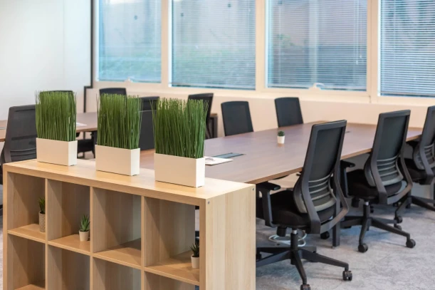 Open Space - 06410 - 4 postes - 180€