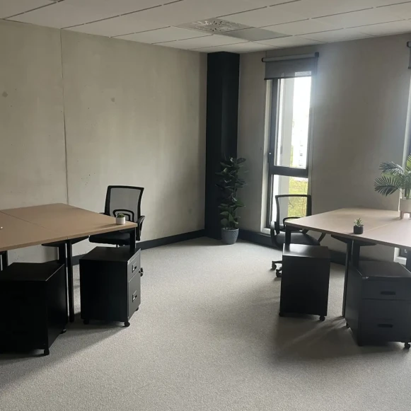 Bureau privé 22 m² 4 postes Coworking Chemin de Borie Castelnau-le-Lez 34170 - photo 1