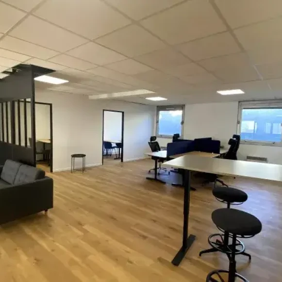 Open Space  6 postes Location bureau Place Pierre Mendès France Lille 59800 - photo 4