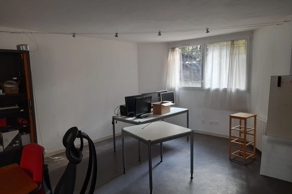 Bureau privé - 94400 - 1 poste - 550€