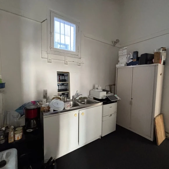 Bureau privé 50 m² 10 postes Location bureau Rue Myrha Paris 75018 - photo 5