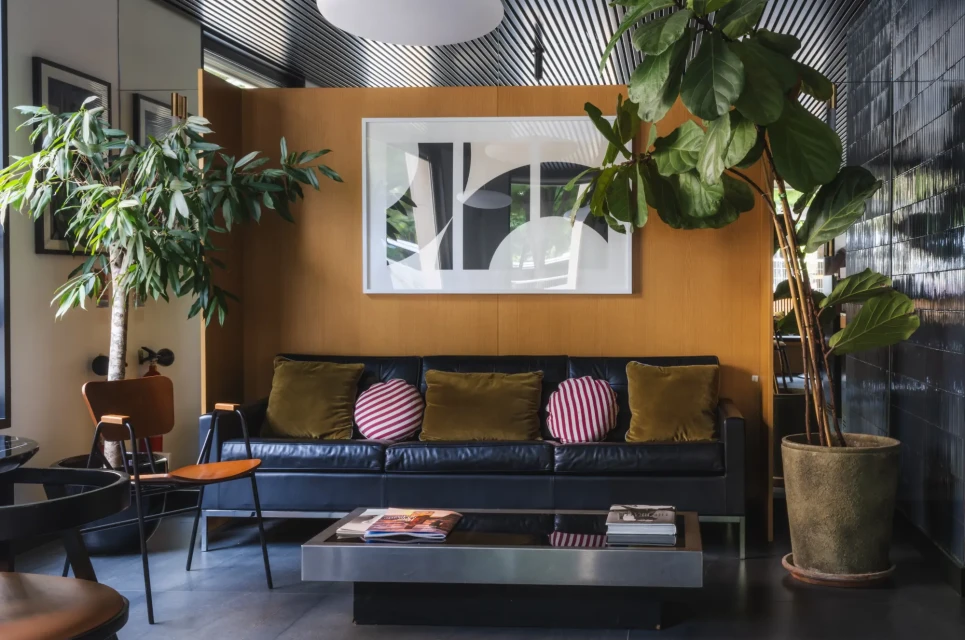 The bureau II - 16 Cours Albert 1er Paris 08