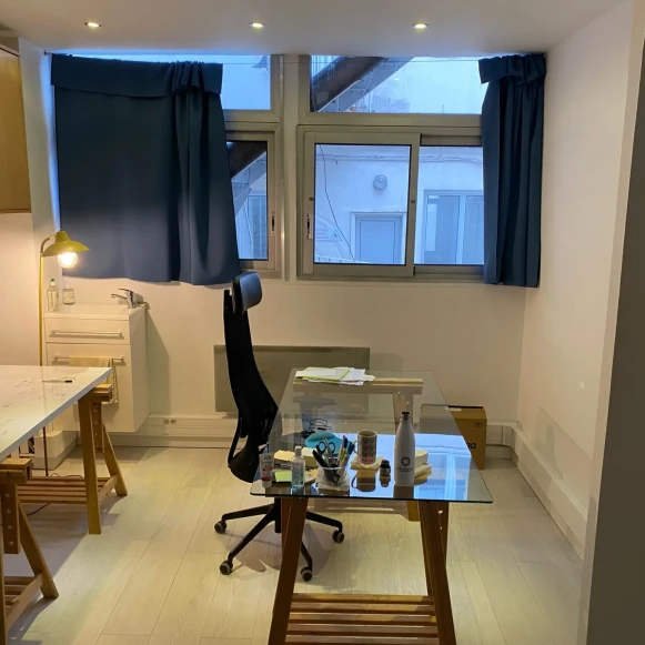 Bureau privé 22 m² 6 postes Coworking Boulevard de la Villette Paris 75019 - photo 1