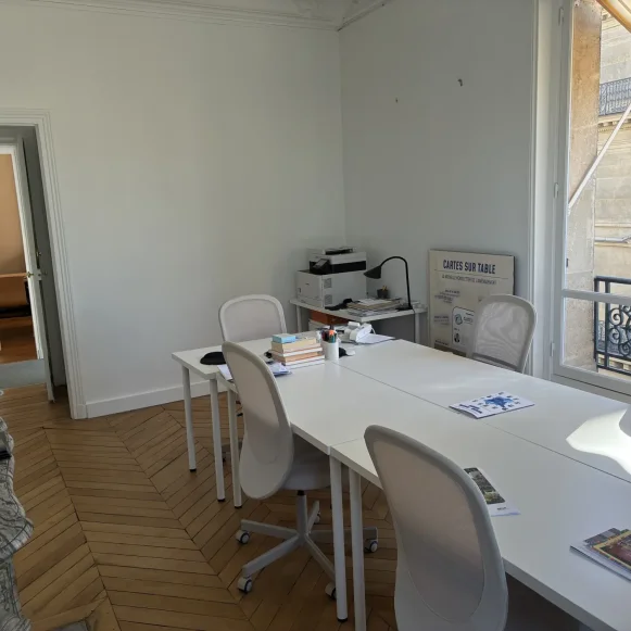 Bureau privé 18 m² 6 postes Location bureau Rue de Liège Paris 75008 - photo 2