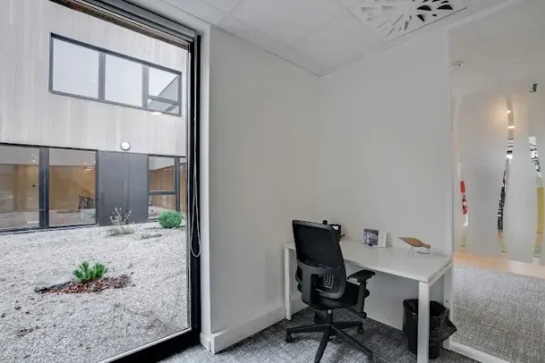 Open Space - 59700 - 5 postes - 194€