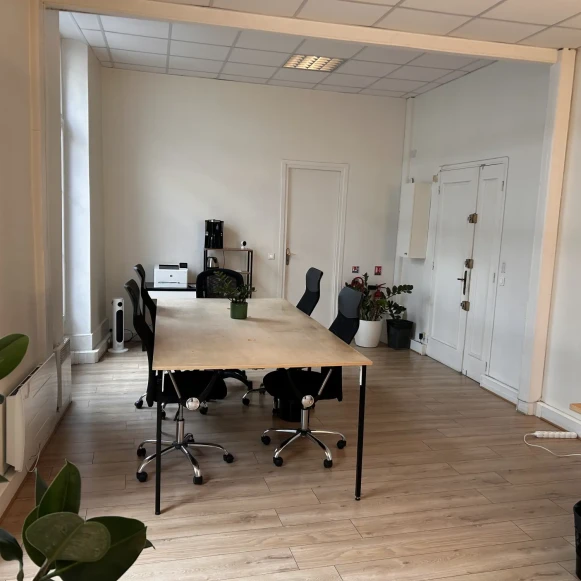 Bureau privé 30 m² 4 postes Location bureau Rue des Jeuneurs Paris 75002 - photo 3