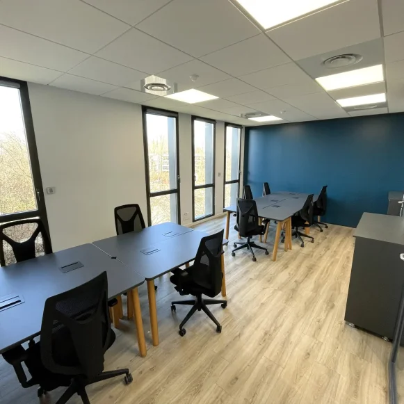 Bureau privé 27 m² 8 postes Coworking Rue de l'Épine Villeneuve-d'Ascq 59650 - photo 1