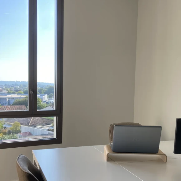 Bureau privé 9 m² 2 postes Coworking Rue Ferdinand Buisson Bègles 33130 - photo 2