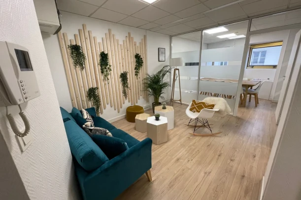 Espace indépendant - 75010 - 10 postes - 3200€