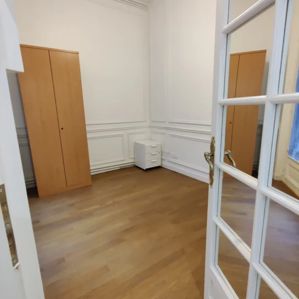 Bureau privé 25 m² 4 postes Location bureau Avenue Victor Hugo Paris 75016 - photo 5