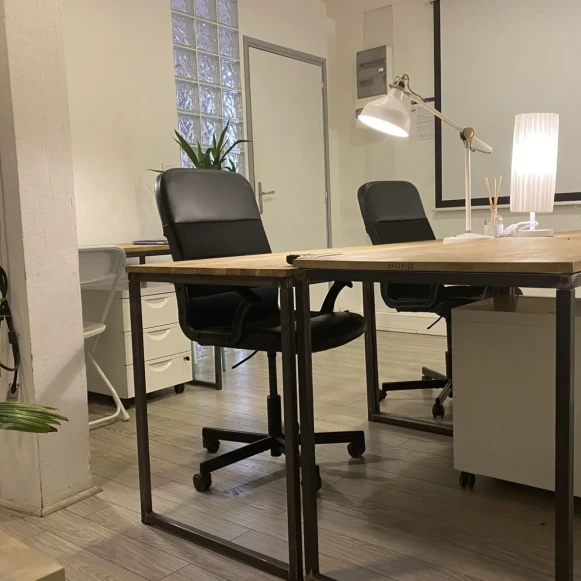 Bureau privé 15 m² 6 postes Coworking Rue des Epinettes Paris 75017 - photo 1