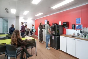 Bureau privé - 75020 - 13 postes - 6669€