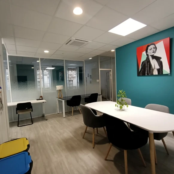 Open Space  8 postes Location bureau Rue de la Bourse Lyon 69002 - photo 3