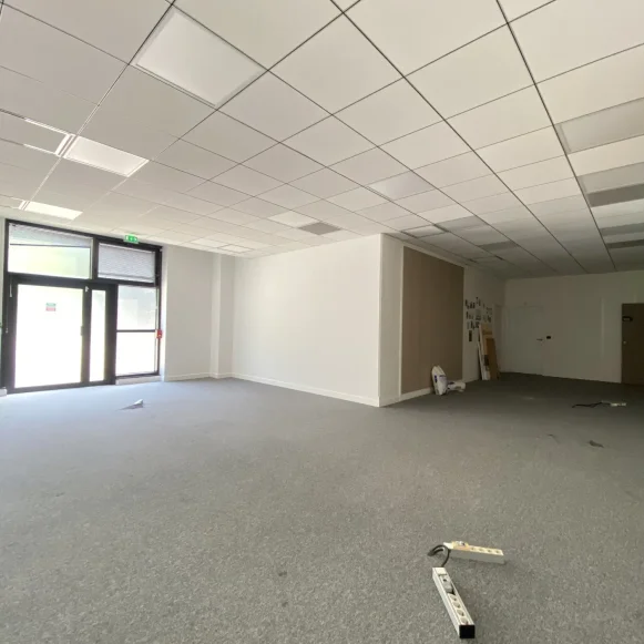 Bureau privé 20 m² 8 postes Location bureau Rue Fructidor Paris 75017 - photo 7