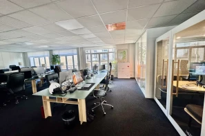 Open Space - 75008 - 8 postes - 400€