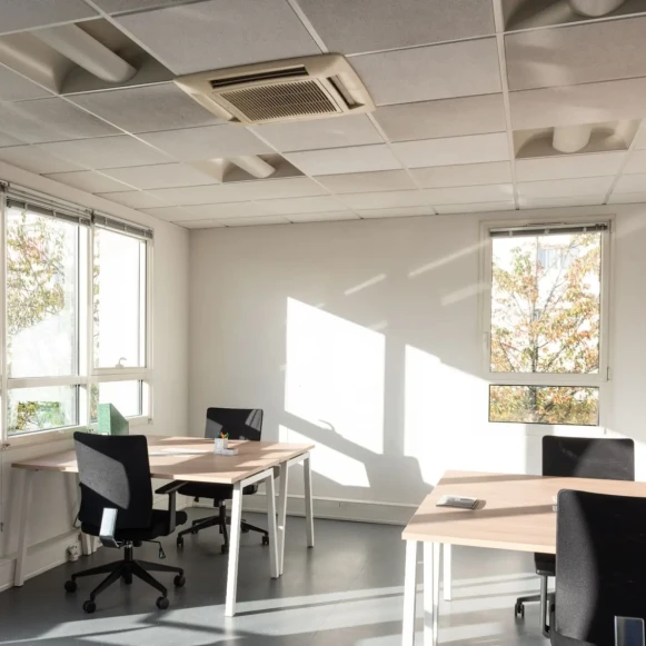 Bureau privé 16 m² 4 postes Coworking Rue Pierre Joseph Colin Rennes 35000 - photo 1