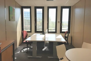 Bureau privé - 31670 - 2 postes - 700€
