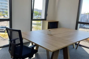 Bureau privé - 49800 - 6 postes - 1956€