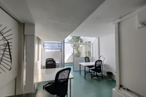Bureau privé - 75004 - 3 postes - 1950€