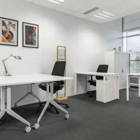 Bureau privé 36 m² 9 postes Coworking Place du Cornillon Saint-Denis 93200 - photo 1