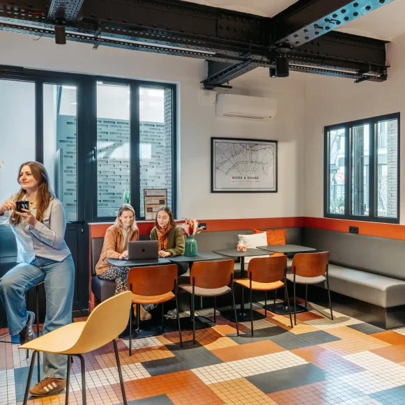 Bureau privé 6 m² 2 postes Location bureau Place Martin Levasseur Saint-Ouen-sur-Seine 93400 - photo 6