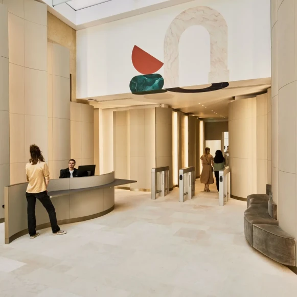Bureau privé 188 m² 50 postes Coworking Rue Royale Paris 75008 - photo 1
