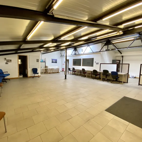 Espace indépendant 260 m² 50 postes Location bureau Rue de Stalingrad Montreuil 93100 - photo 5