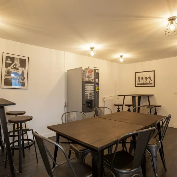 Bureau privé 30 m² 8 postes Coworking Rue Rabelais Montreuil 93100 - photo 4