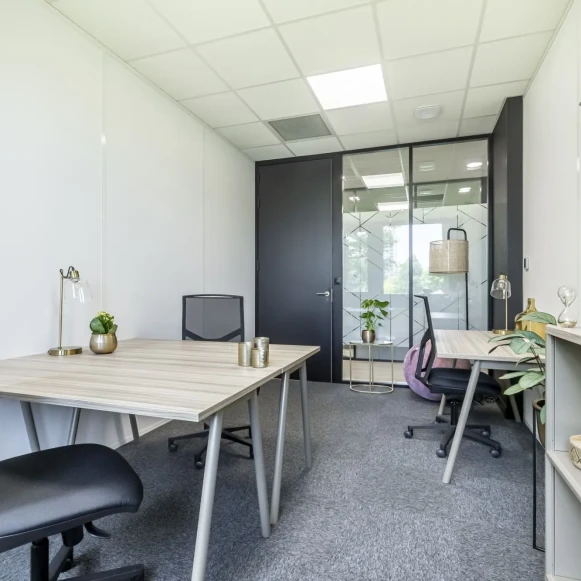 Bureau privé 15 m² 3 postes Coworking Rue du Château d'Orgemont Angers 49000 - photo 3