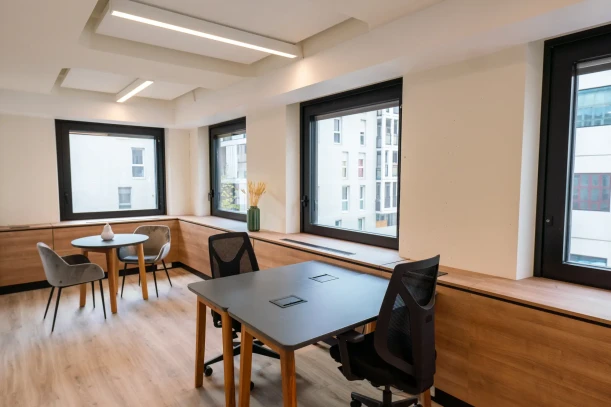 Open Space - 69006 - 3 postes - 370€