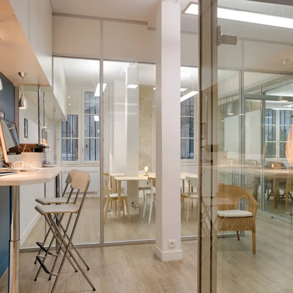 Espace indépendant 70 m² 15 postes Coworking Rue de Jarente Paris 75004 - photo 2
