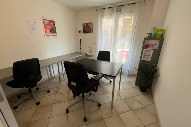 Bureau privé - 83470 - 2 postes - 90€