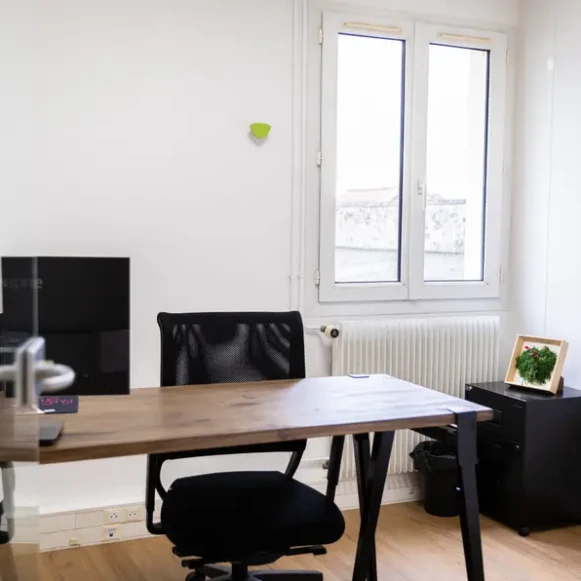 Bureau privé 10 m² 1 poste Coworking Rue Eugène Lair Viarmes 95270 - photo 1