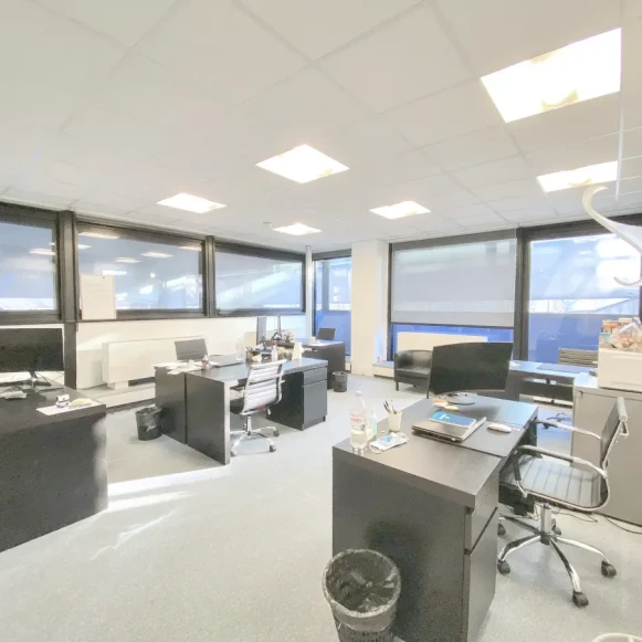 Bureau privé 35 m² 8 postes Location bureau Avenue du Maréchal de Lattre de Tassigny Boulogne-Billancourt 92100 - photo 1