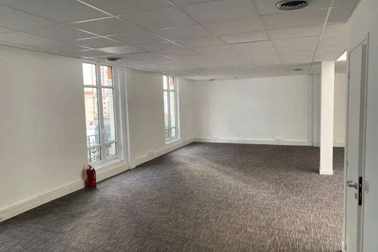 Espace indépendant - 92300 - 40 postes - 9500€