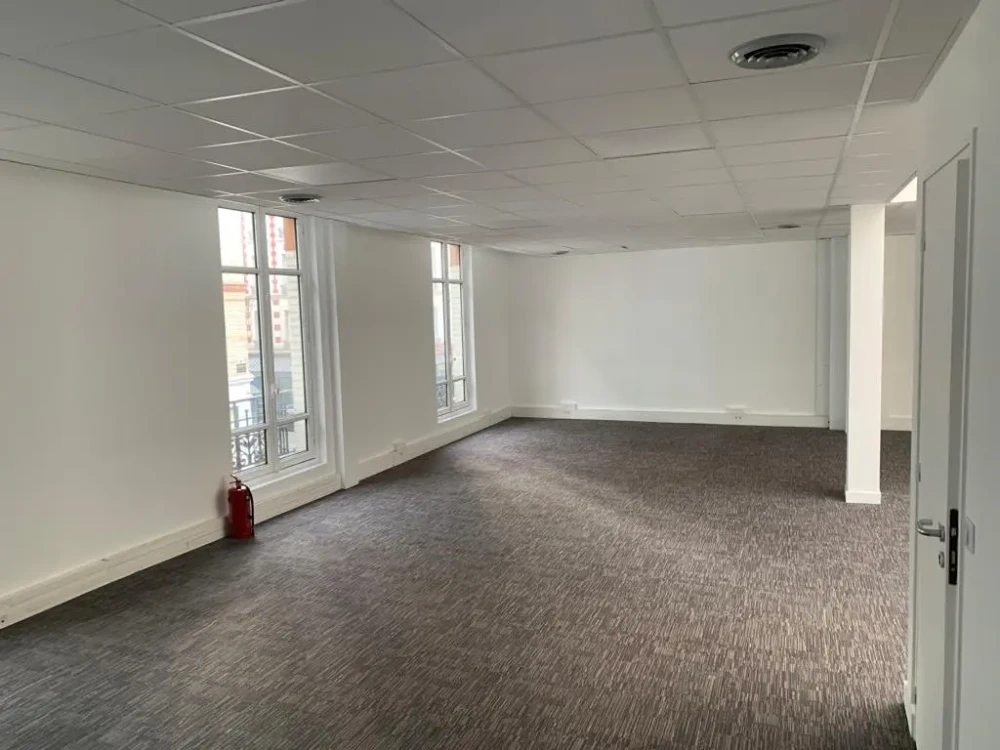 Espace indépendant - 92300 - 40 postes - 9500€