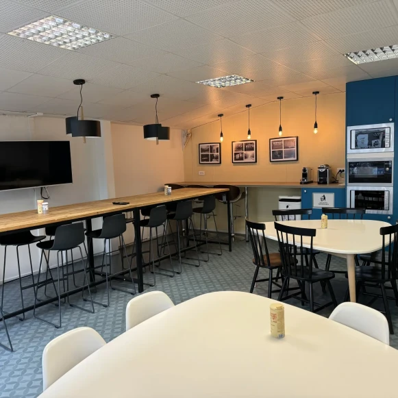 Bureau privé 61 m² 14 postes Location bureau Rue des Tilleuls Boulogne-Billancourt 92100 - photo 6