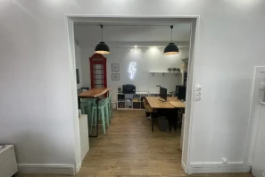 Open Space - 75009 - 1 poste - 240€