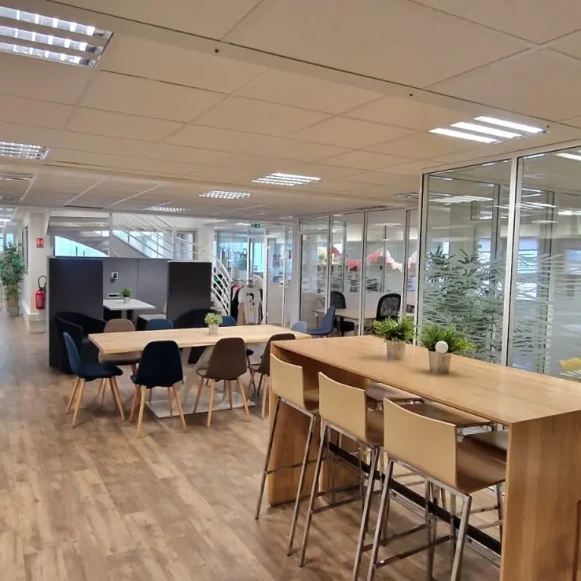 Bureau privé 25 m² 5 postes Coworking Rue Cardinet Paris 75017 - photo 1