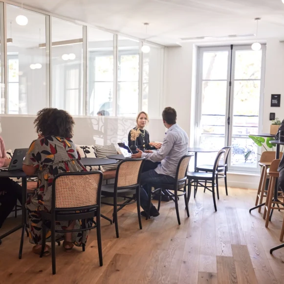 Bureau privé 60 m² 20 postes Coworking Rue du Faubourg Saint-Honoré Paris 75008 - photo 4