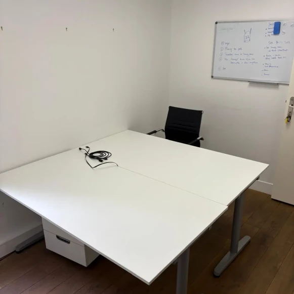Bureau privé 12 m² 2 postes Location bureau Rue de Penthièvre Paris 75008 - photo 4