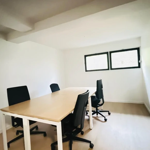 Bureau privé 14 m² 4 postes Coworking Avenue du Général Michel Bizot Paris 75012 - photo 1