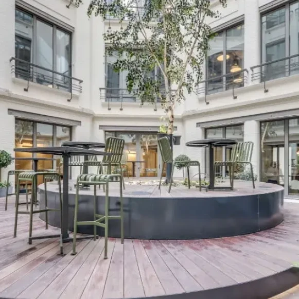 Bureau privé 20 m² 6 postes Location bureau Rue du Colisée Paris 75008 - photo 1