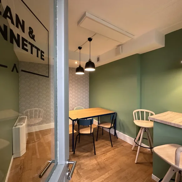 Bureau privé 11 m² 4 postes Coworking Impasse Sandrie Paris 75009 - photo 2