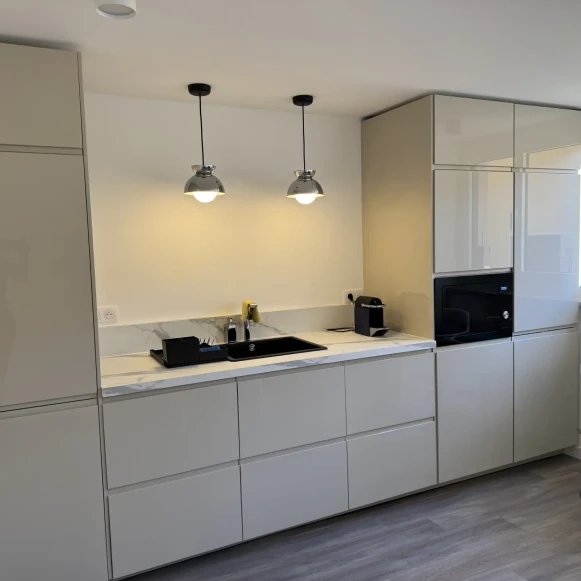 Bureau privé 15 m² 4 postes Location bureau Boulevard Carabacel Nice 06000 - photo 1